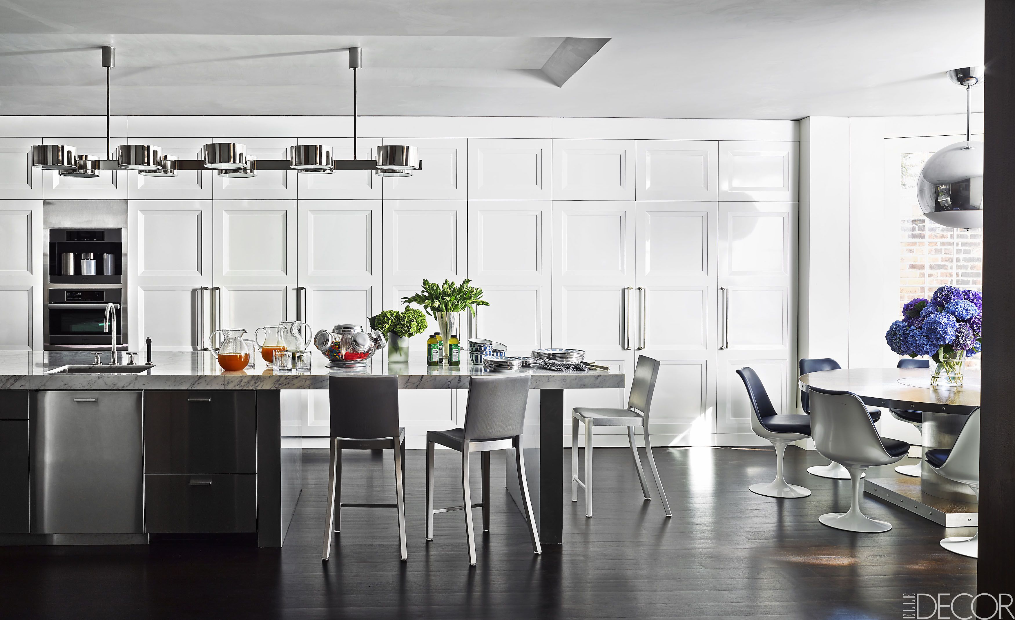 26 gorgeous black white kitchens