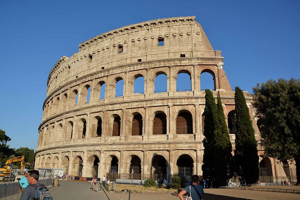Architecture, Tourism, Ancient rome, Wonders of the world, Amphitheatre, Landmark, Arch, Ancient history, Travel, Ancient roman architecture, 