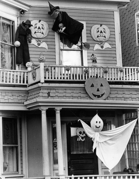 Retro Halloween Decorations for Your Bedroom