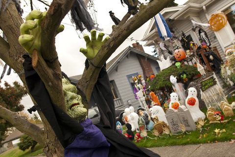 10 Best Outdoor Halloween Decorations - Porch Decor Ideas For Halloween