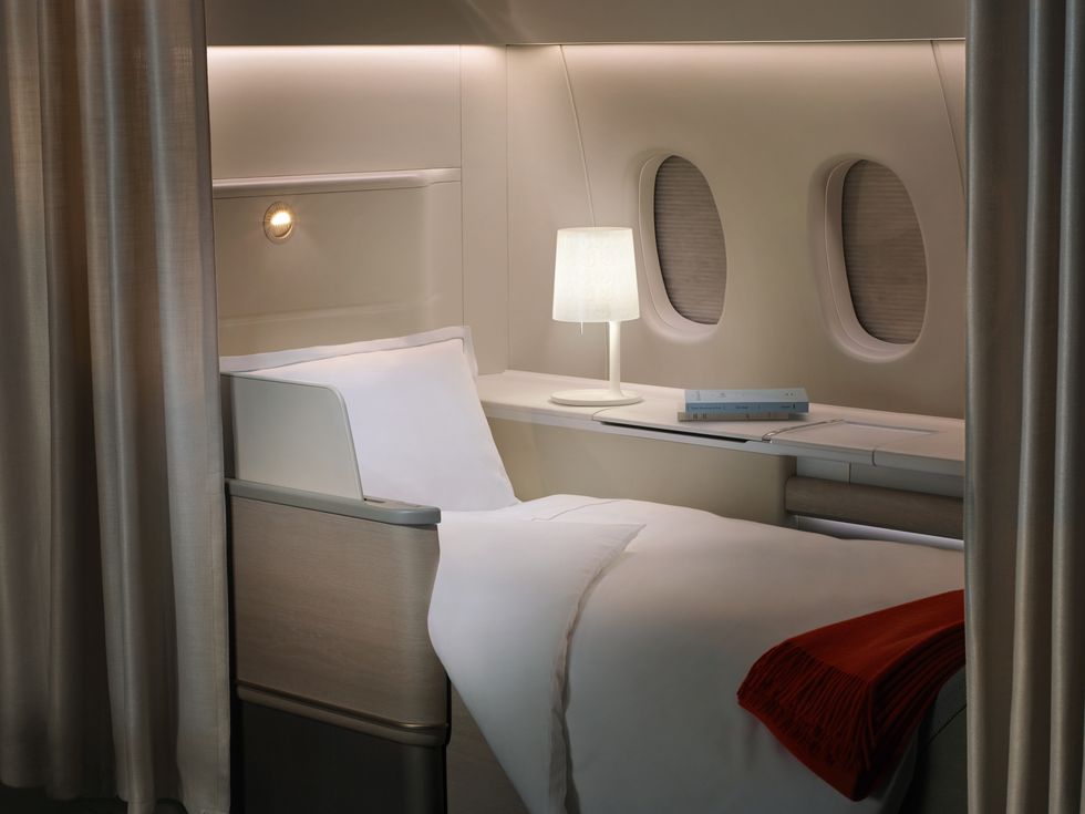 Aircraft cabin, Interior design, Airline, Air travel, Room, Service, Cabin, Linens, Airliner, Aircraft, 