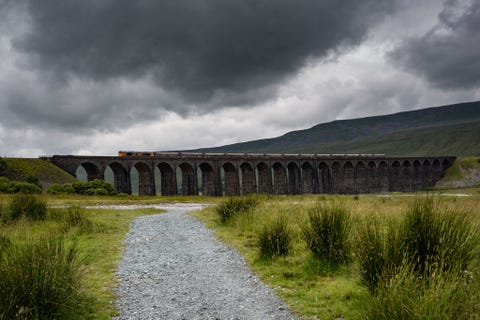 Bridge, Infrastructure, Cloud, Viaduct, Natural landscape, Highland, Arch bridge, Aqueduct, Rural area, Grassland, 