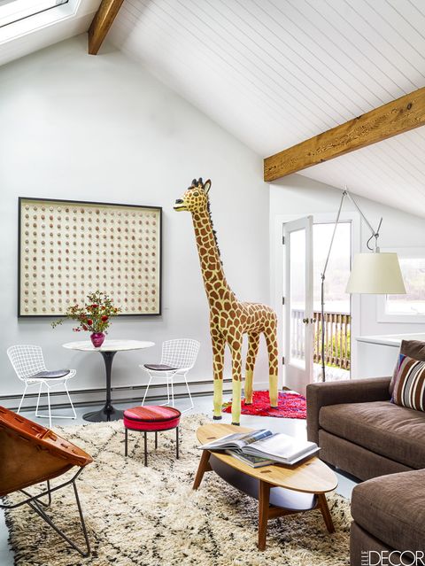 Giraffe, Interior design, Room, Brown, Yellow, Giraffidae, Green, Wall, Furniture, Table, 