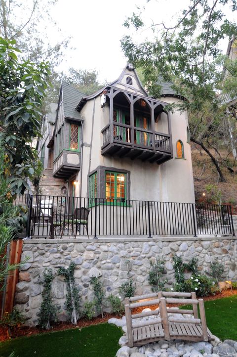 Snow White Cottage For Rent In Los Angeles Short Term Rentals