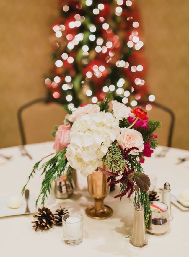 20 Christmas Flower Arrangements - Winter Holiday Flower Arranging Ideas