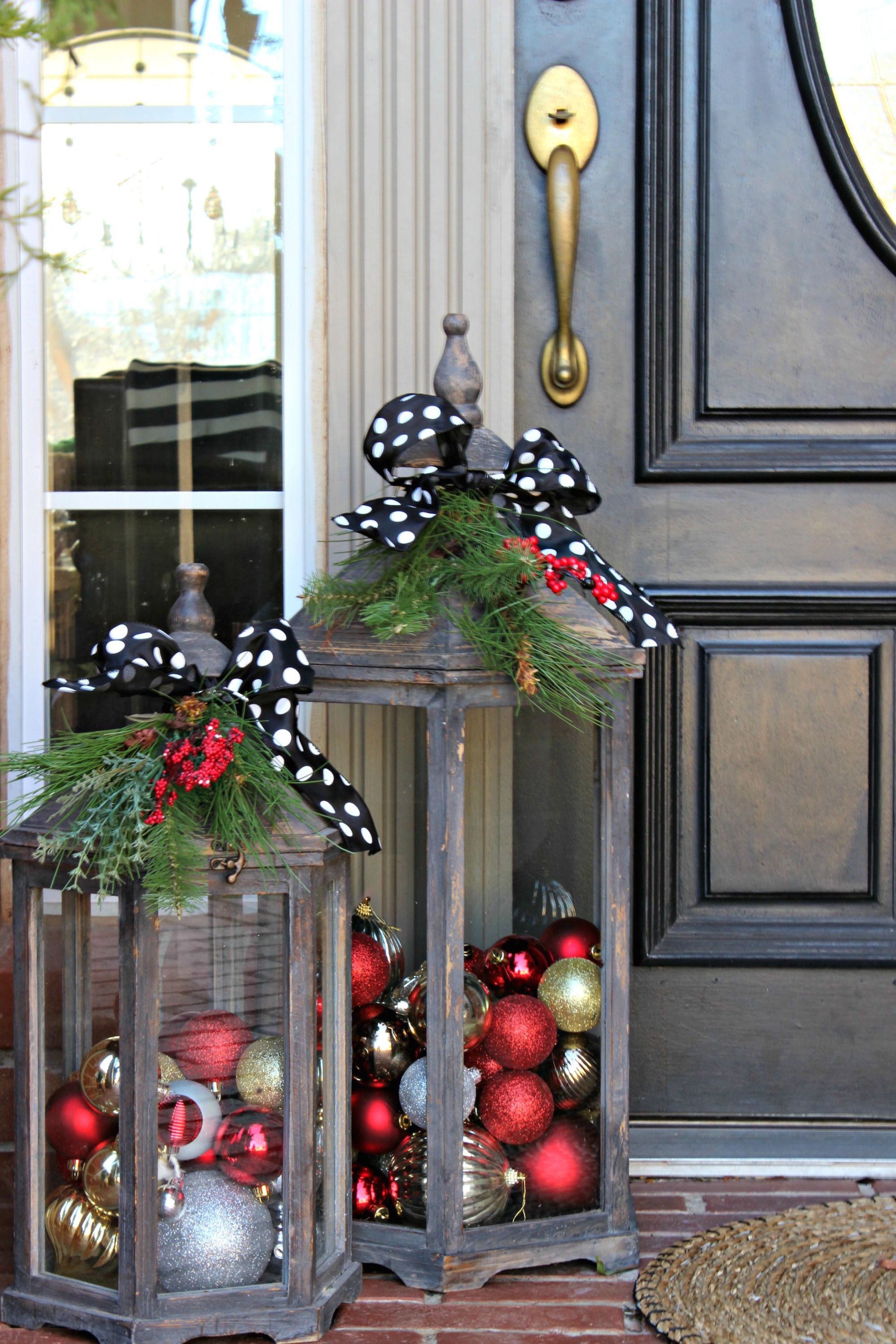 exterior christmas balls