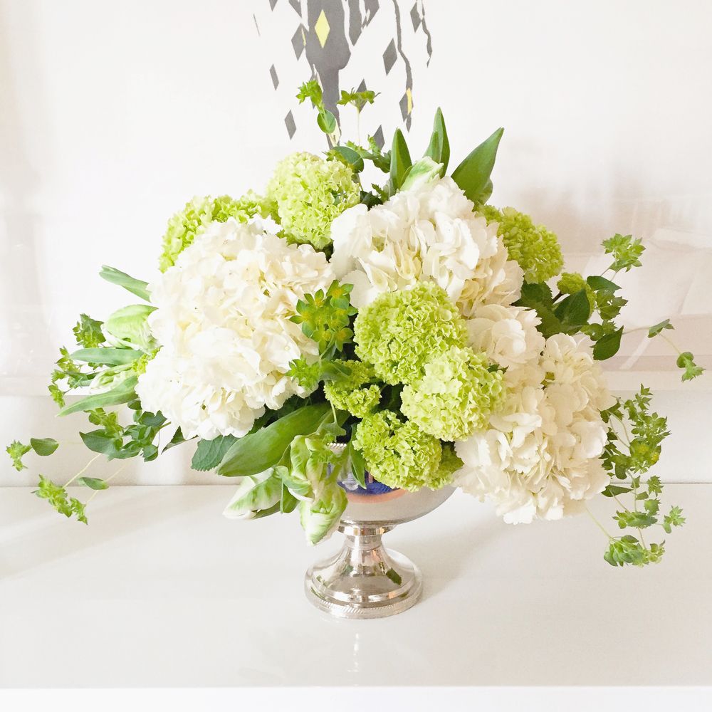 white floral christmas centerpieces