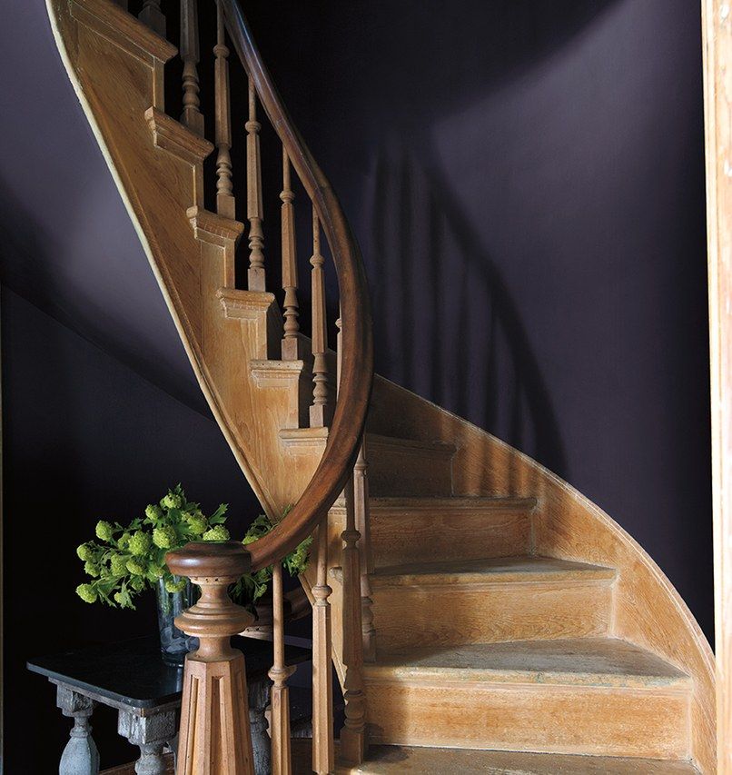 Stairs, Wood, Handrail, Baluster, Hardwood, Iron, Wood stain, Metal, Building material, Molding, 