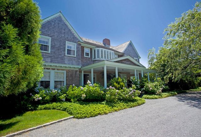 Grey Gardens Is Up For Rent - Stay Where Jackie Kennedy's Relatives ...