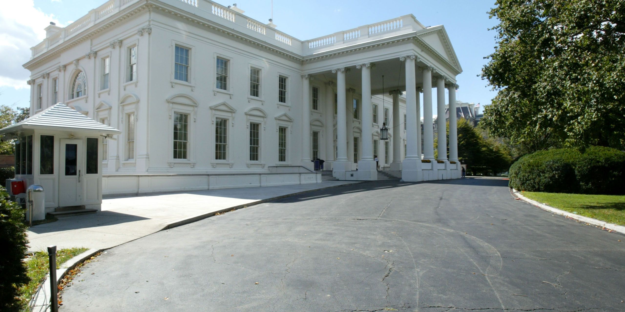 10 Facts About The White House Move In - How New Presidents Move Into ...