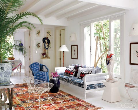 Room, Interior design, Interior design, Ceiling, Carpet, Picture frame, Flowerpot, House, Living room, Houseplant, 