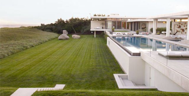kelly behun's home and pool in the hamptons