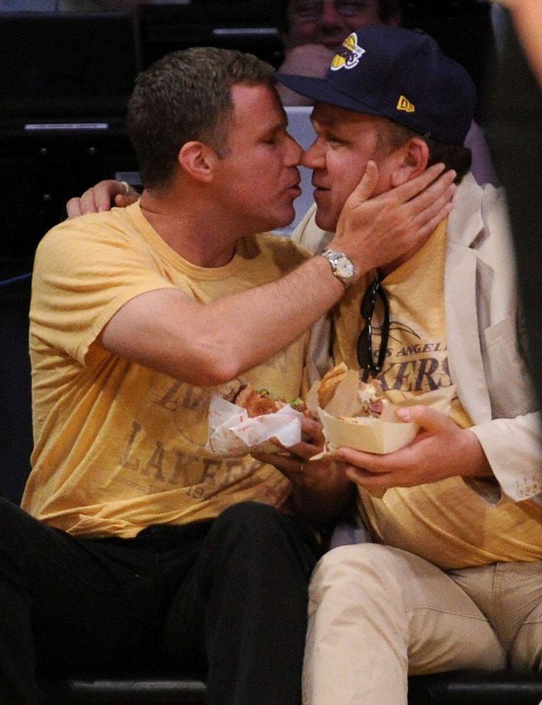 Celebrities On The Kiss Cam Famous People Kissing At Sports Games