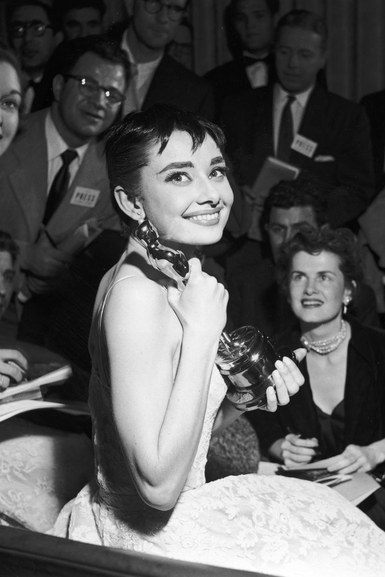 31 Vintage Pictures of Hollywood Icons at the Academy Awards