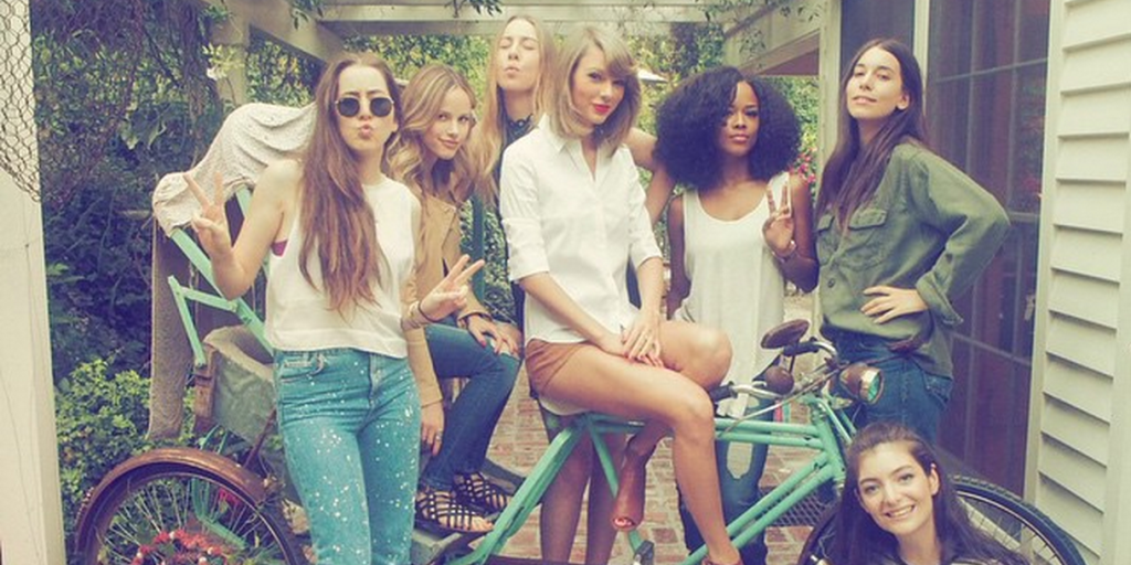 taylor swift is expertly advertising her new friendships designers to watch 2015