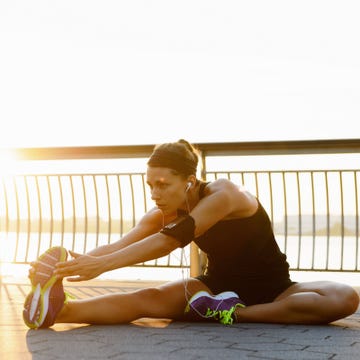 People in nature, Sitting, Leg, Light, Beauty, Sunlight, Human leg, Knee, Joint, Thigh, 