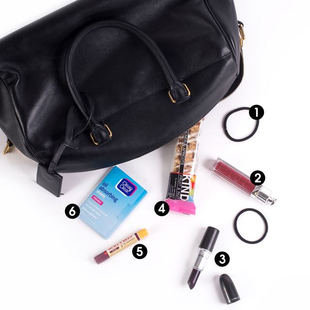 What's In My Overnight Bag ? SPENDING THE NIGHT RIGHT 
