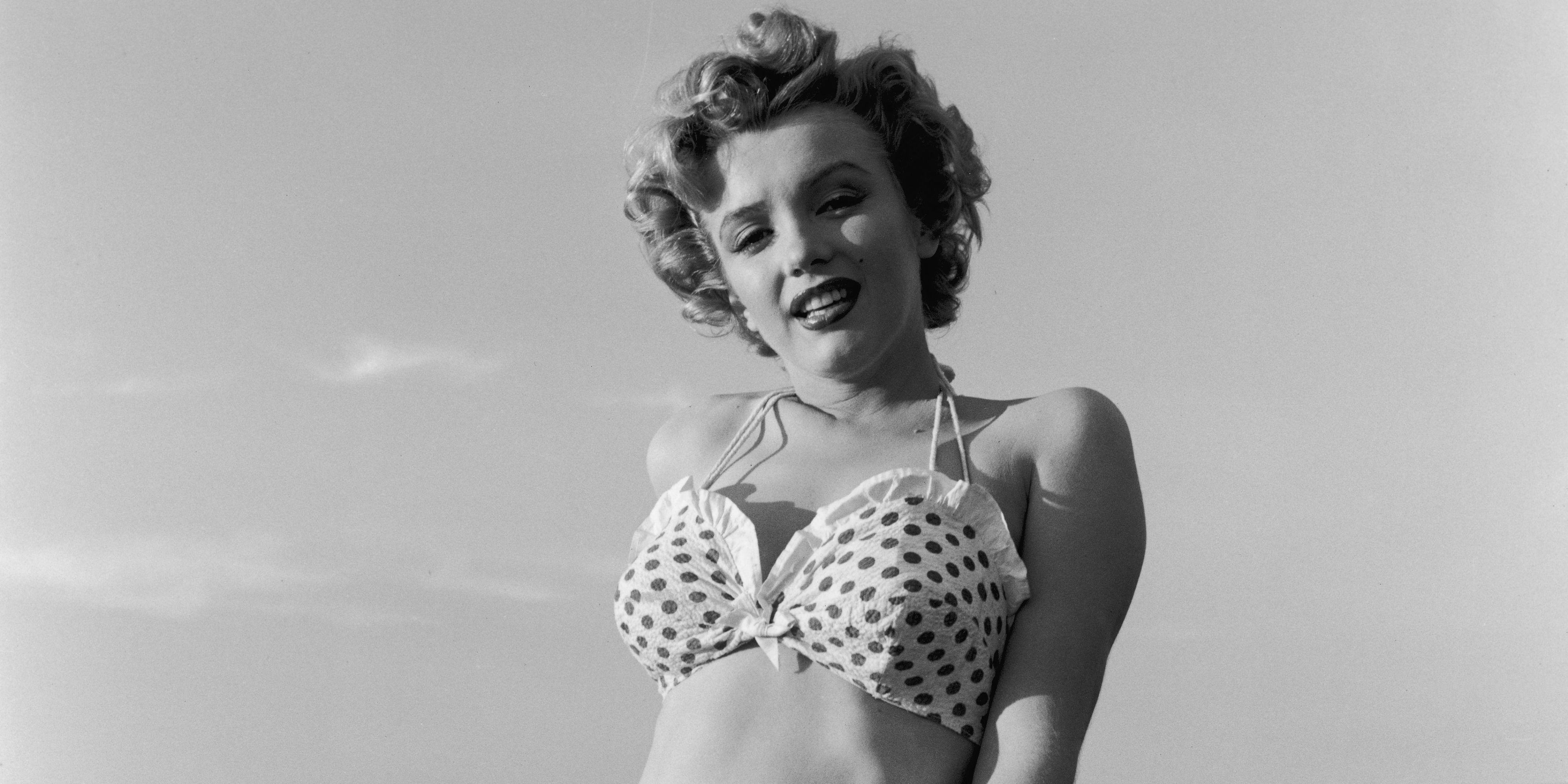 Мэрилин Монро 1961 год купальник в горошек