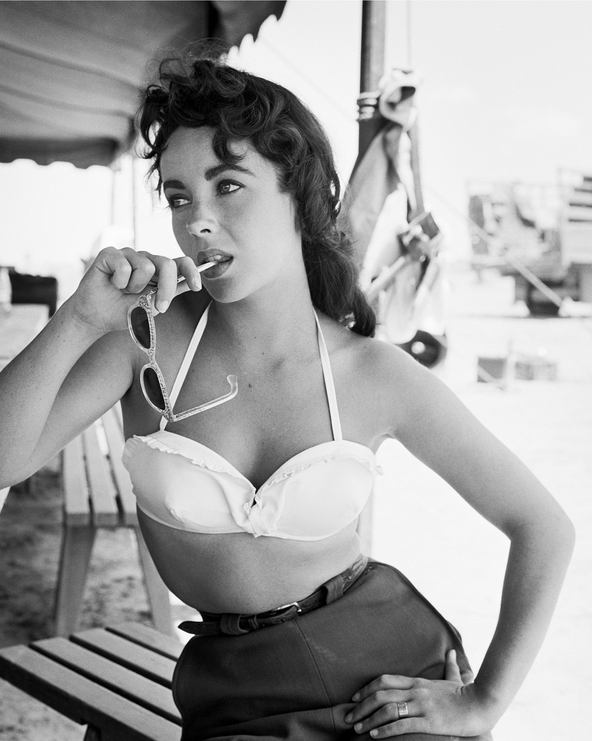 Liz taylor topless