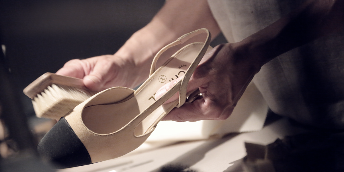professionel Dårligt humør Alert How the Perfect Chanel Two-Toned Shoe Gets Made