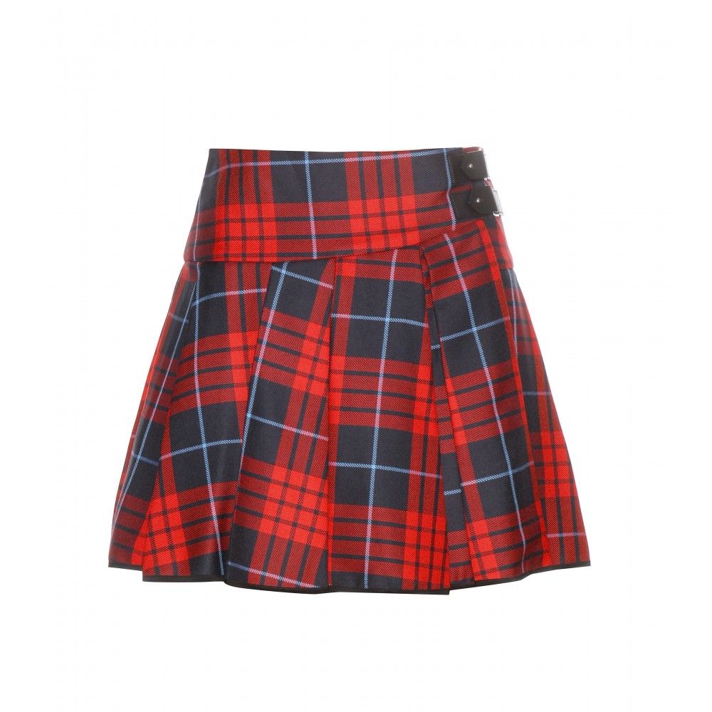 short pleated skirt meaning
