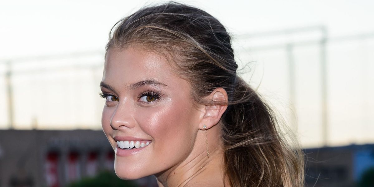 Nina Agdal Model Nina Agdal Playing Beer Pong