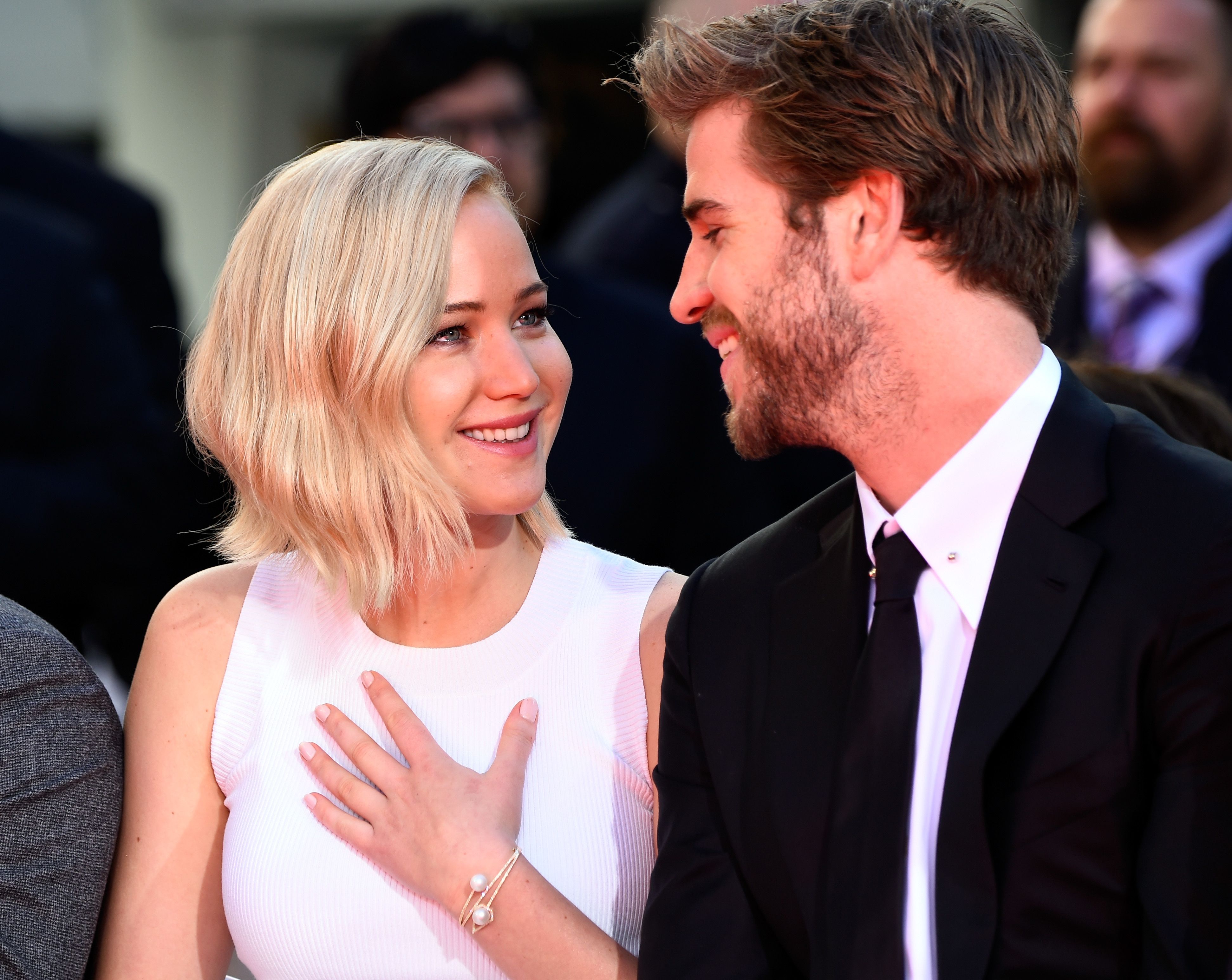 Liam Hemsworth Doubles as J.Laws Bag-Boy, Officially Cant Get Sexier Liam Hemsworth Doubles as J.Laws Bag-Boy, Officially Cant Get Sexier