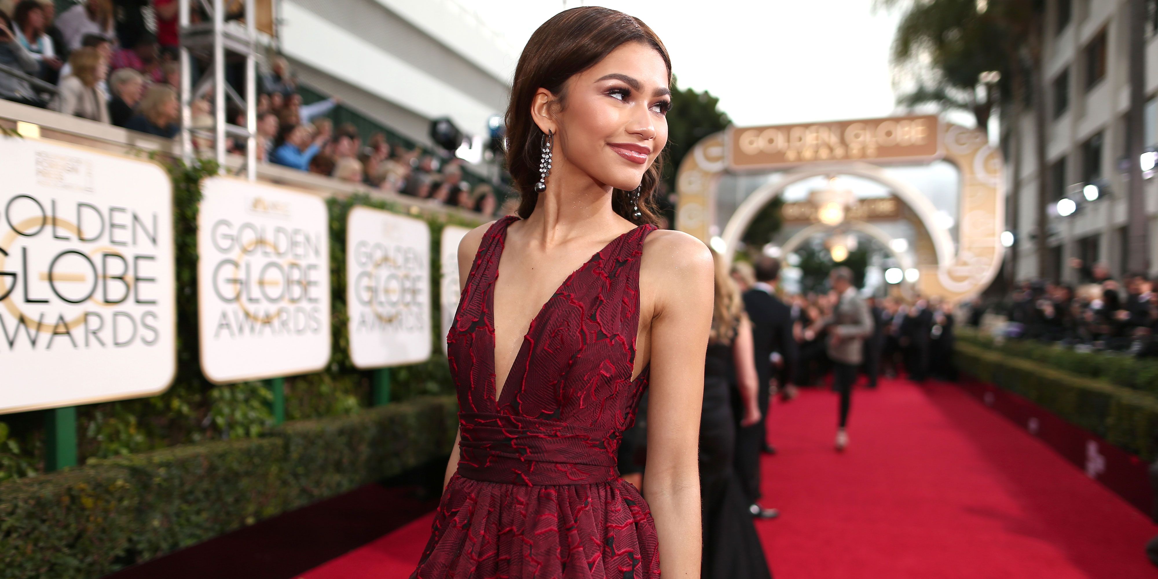 zendaya burgundy dress