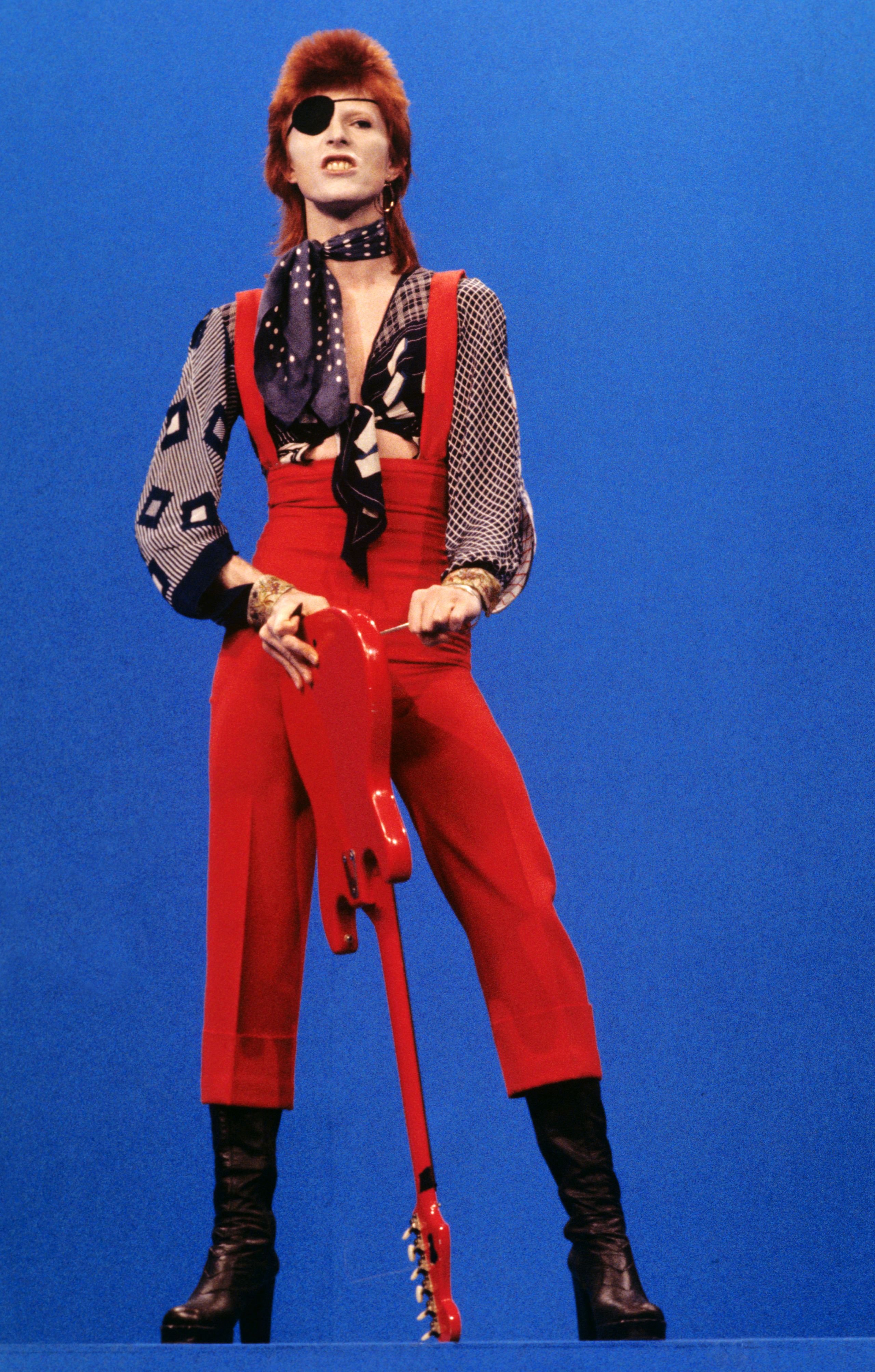 David Bowie's Most Memorable Fashion Moments - David Bowie Looks