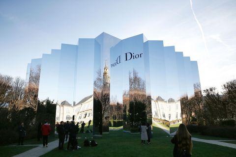 Watch Dior's 2016 Couture Show Set Get Built in 32 Seconds