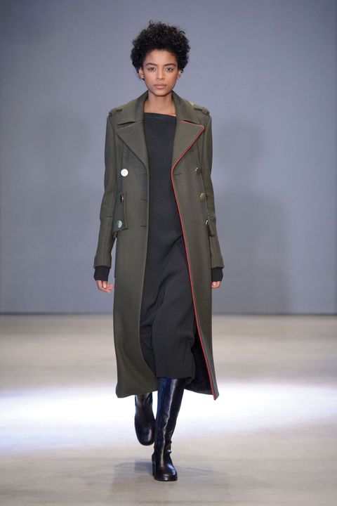 Sleeve, Human body, Textile, Joint, Coat, Outerwear, Fashion show, Style, Fashion model, Runway, 