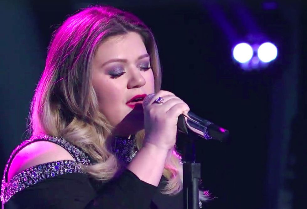 Kelly Clarkson Cries During Emotional American Idol Performance Kelly Clarkson American Idol 3582