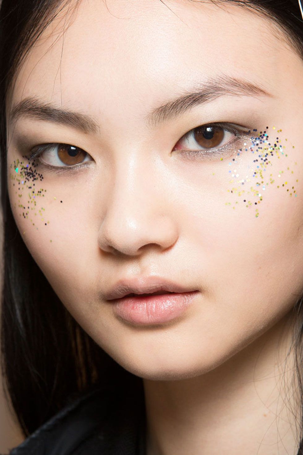 <p>Backstage at Burberry, we gasped at Wendy Rowe's glitter look, which dusted models cheeks and under eyes with tons of sparkle. It was a lighter version of Saint Laurent's glitter tears, but no less stunning on the catwalk, or in real life, as models like Malaika Firth and Binx Walton exited the show, sparkles still intact.</p><p>"The glitter tears that are happening on the runways at the moment are really cool," Teasdale says, "and you're seeing it on the runway and also the red carpet almost at the same time. It's easy to tag it to Bowie and glam rock, but I think it can look very feminine and very, very pretty if you spread out the glitter like Suki Waterhouse did. It's so cute."</p>
