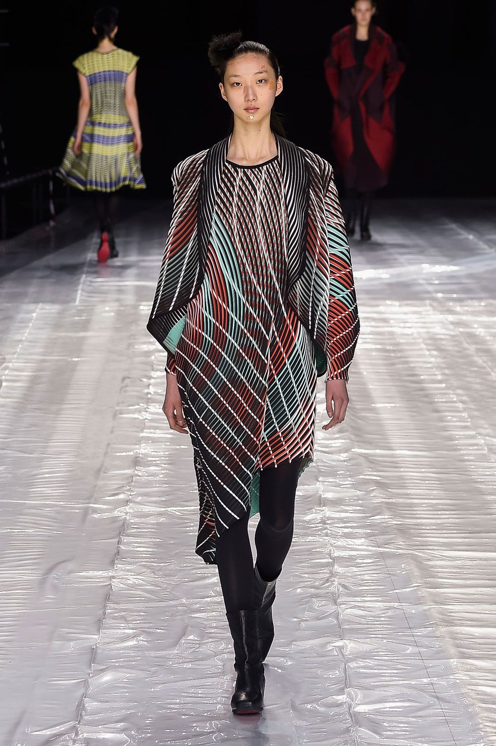 All the Looks From the Issey Miyake Fall 2016 Ready-to-Wear Show