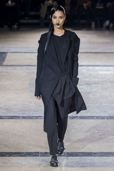 All the Looks From the Yohji Yamamoto Fall 2016 Ready-to-Wear Show