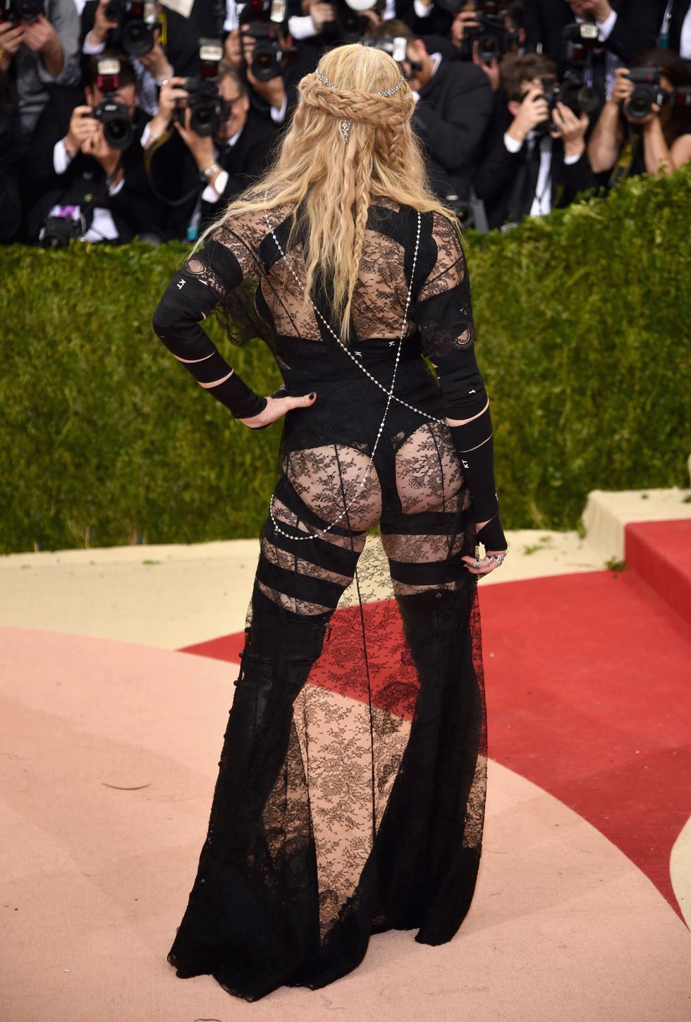 MET Gala 2016 - Madonna mit Bondage-Look MET Gala 2016 Madonna