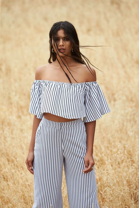 Shoulder, Jewellery, People in nature, Black hair, Waist, Necklace, One-piece garment, Day dress, Street fashion, Fashion model, 