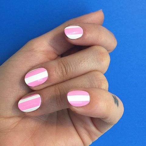 <p>Alternate between bubblegum pink and white for a striped look that will match your beach towel. </p><p>Design by <a href="https://www.instagram.com/p/3peCuPCLkD/" target="_blank">@nataliepavloskinails</a></p>