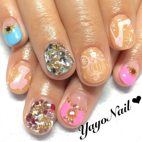 <p>If you thought 3D nail embellishments were reserved for long nails, think again. Add as many jewels, drops and pearls as you feel, similar to this look here. </p><p>Design by <a href="https://www.instagram.com/p/BEcU7hvr0Jn/" target="_blank">@yayoxo2</a></p>