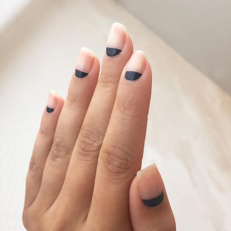 <p>Try this easy negative design by painting matte black to the half moon of each nail.</p><p>Design by <a href="https://www.instagram.com/p/BIC6fpsDKS3/" target="_blank">@nataliepavloskinails</a></p>
