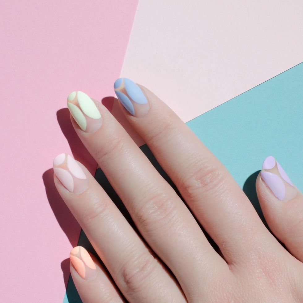 <p>On the opposite side of the color spectrum is the matte pastel, seen here in a negative nail design.</p><p>Design by <a href="https://www.instagram.com/p/BDNFGAxyBBf/" target="_blank">@palemoonseattle</a><br></p>