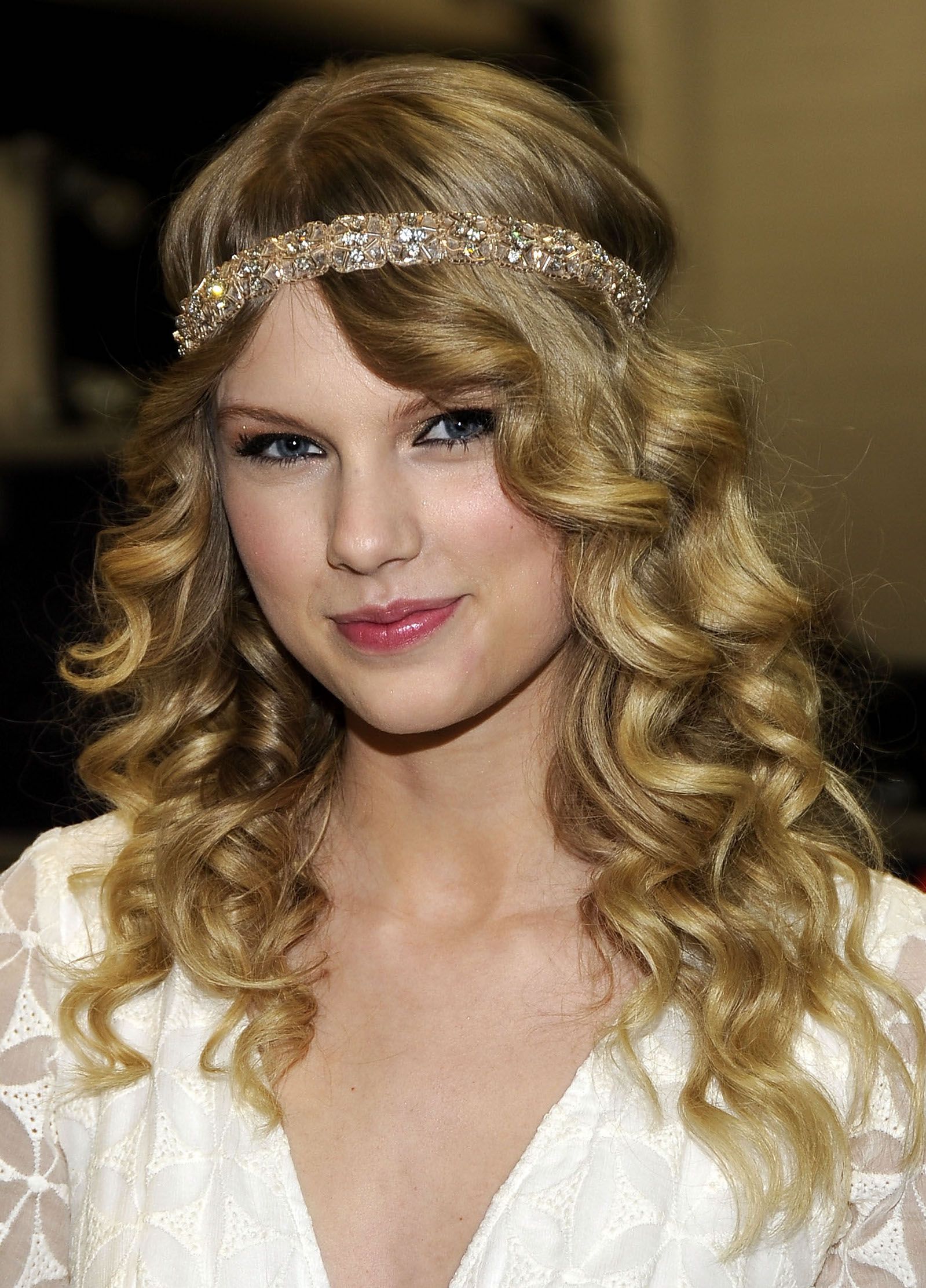 5 Best Taylor Swift Hair Looks Taylor Swifts Signature Hairstyles