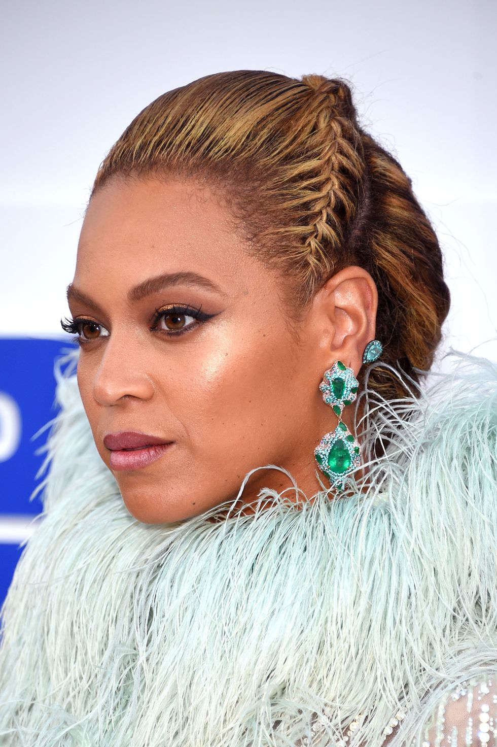 Beyoncé Wears $13 Million Worth of Diamonds at the VMAs - Beyoncé in ...