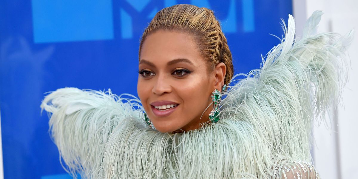 Beyoncé Wears $13 Million Worth of Diamonds at the VMAs - Beyoncé in Lorraine Schwartz VMAs 2016