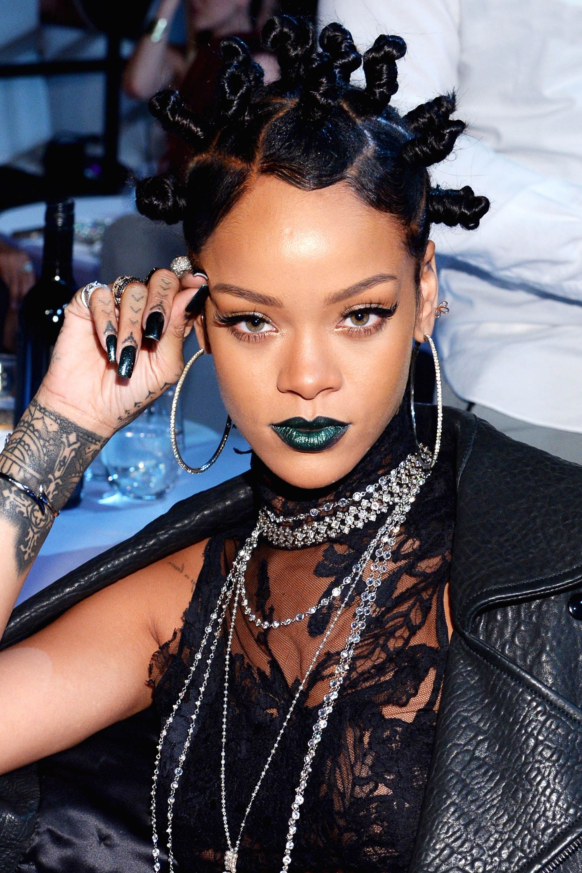 Rihanna New Hairstyle 2020 Celebrity Hairstyles For Women And Men In 2020 Click On The Pics