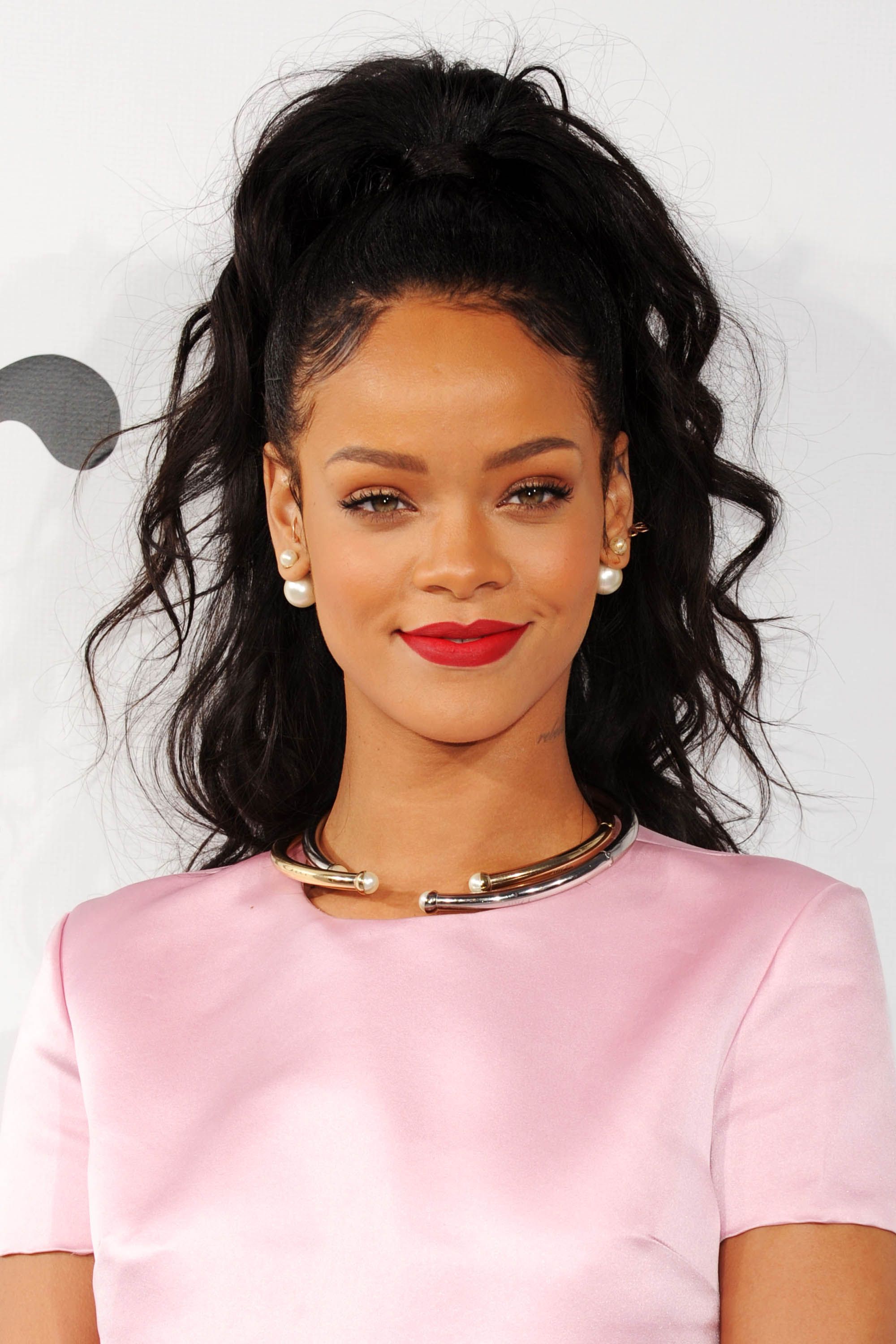 Out Of Every Rihanna Hairstyle, One Look Stands Above The Rest