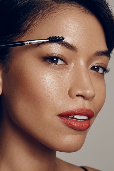 <p>Start by brushing the brows straight up with a spoolie brush. Fill in sparse spots with a flat eyeliner brush and brow powder, and tap the brush at the base of the brow (right where the roots begin),&nbsp;then stroke&nbsp;upward for a feathery effect. To finish, shape brows with a shiny clear gel (go tinted if you have lighter hair) and leave some ends sticking up so it looks bushy and natural. </p>