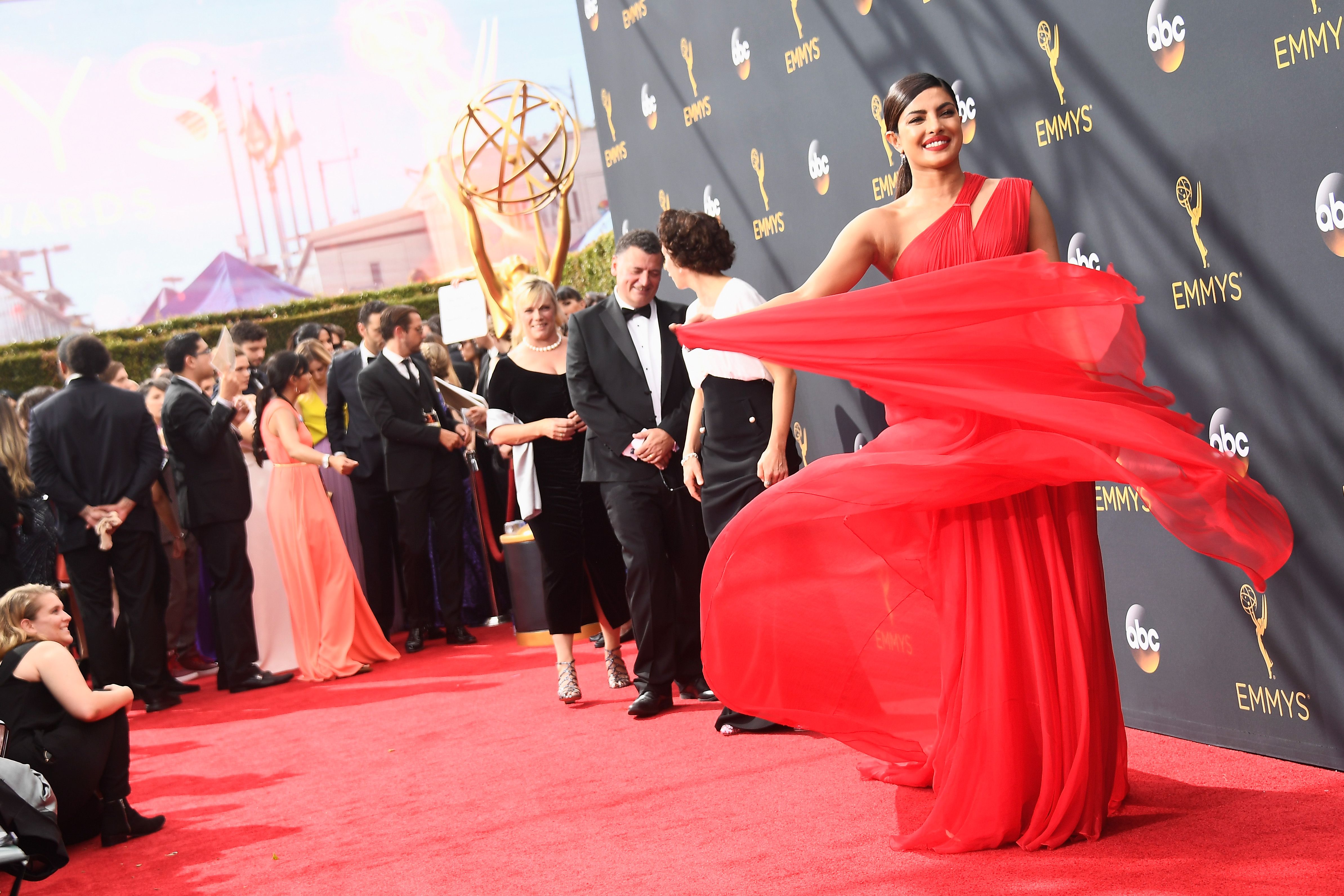 priyanka chopra emmy dress