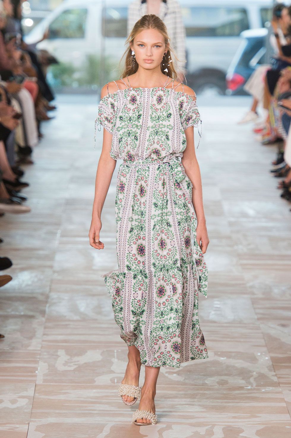 40 Looks From the Tory Burch Spring 2017 Show Tory Burch Runway