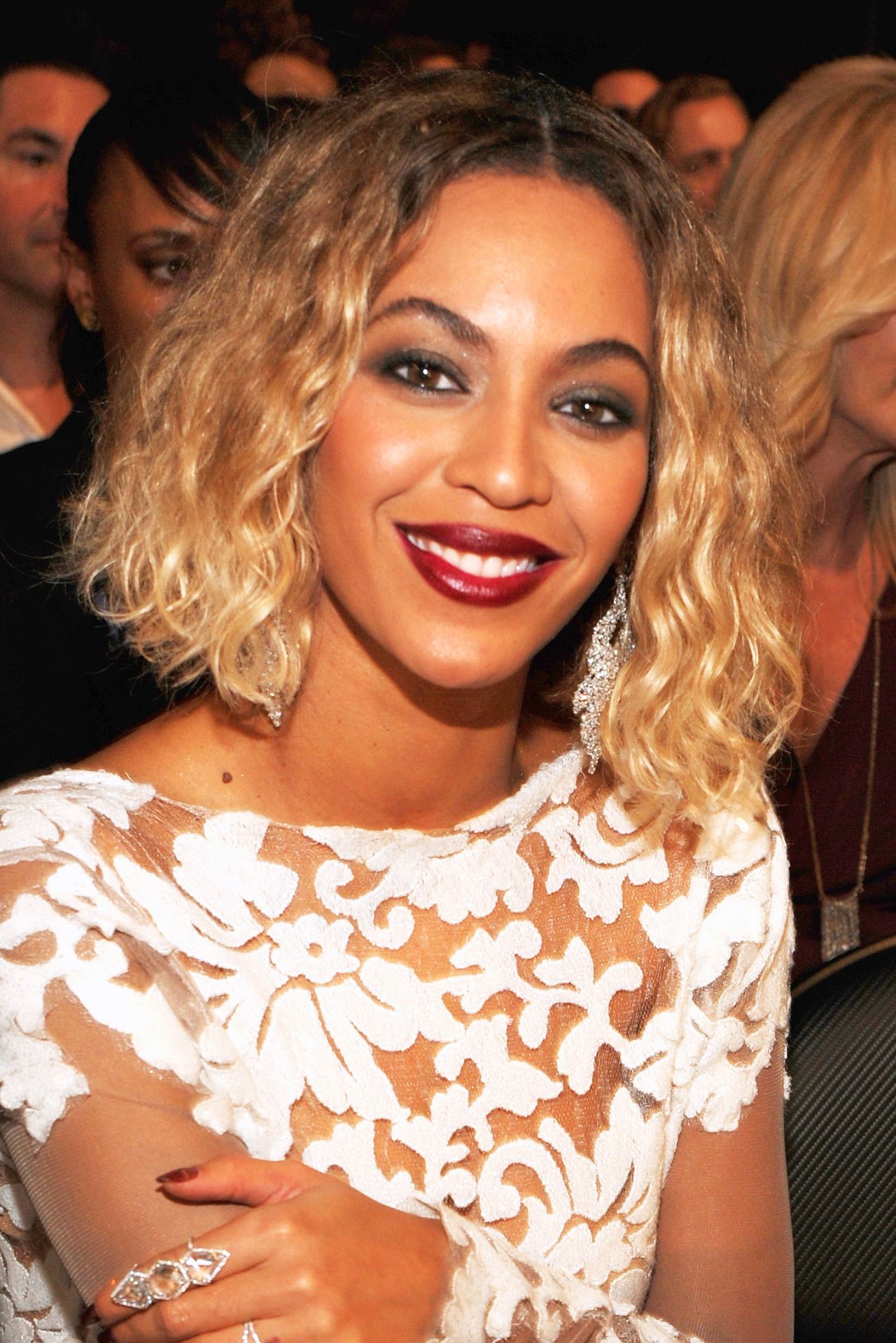 Beyoncé | Beyonce hair, Curly hair styles, Hairstyles with bangs